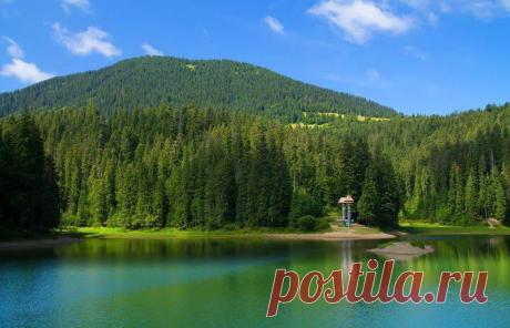Synevyr Lake (Transcarpathian region)
According to legend, one of Ukraine's most picturesque lakes arose from tragic love.
Озеро Синевир (Закарпатська область)
За легендою, одне з наймальовничіших озер України виникло внаслідок трагічної любові.