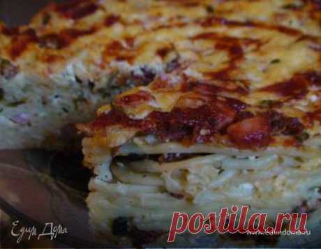 Макаронный торт с сыром, ветчиной и вялеными помидорами. Ингредиенты: макароны, соль, ветчина