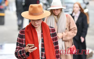 В МВД призвали не переходить по ссылкам из СМС. Часто мошенники выдают себя за сотрудников банка и под разными предлогами просят сообщить им реквизиты карты, код безопасности и одноразовый пароль, предупредили в ведомстве