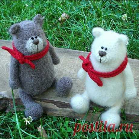 Summer! 🏝 Willy has a pleasant walk with a girlfriend😊💕❤ Есть описаник на русском языке.  #amigurumi #amigurumipattern #lovecrochet #crocheted #amigurumis #amigurumibear #crochetingisfun #crochettoy #crocheting #  амигуруми #вязаныеигрушки #игрушкидетям #игрушкикрючком #вяжутнетолькобабушки #игрушкисвоимируками