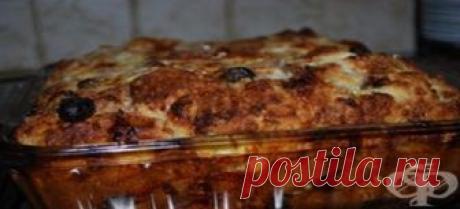 Хлебен пудинг с банани, стафиди, ядки и карамелена коричка