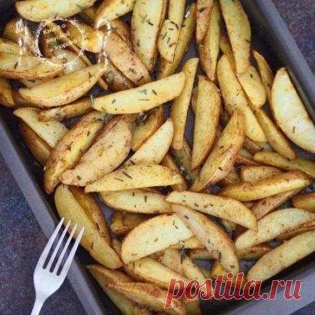 #рецепт
🥔 КАРТОФЕЛЬ ПО-ДЕРЕВЕНСКИ
 КБЖУ - 130 / 3 / 5 / 18
 Ингредиенты:
•1 килограмм картофеля
•3 ст.л. оливкового масла
•1 ч.л.соли
•1 ч.л.куркумы
•розмарин
Картофель хорошо помыть, порезать на дольки и выложить в миску.
Добавить оливковое масло, соль, куркуму, мелко нарезанный розмарин и все хорошо перемешать до равномерного распределения приправ.
Выложить картофель в форму и выпекать при 180° до готовности (примерно около часа).
Картофель подавать к столу горячим со с...