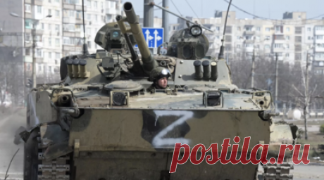 «Спасла многие жизни»: БМП-3 получит защиту от ракет Javelin и ударных БПЛА. Российская бронемашина пехоты БМП-3 будет модернизирована для противодействия БПЛА и американским противотанковым ракетам Javelin. Об этом в эксклюзивном комментарии RT сообщил главный конструктор СКБМ Сергей Абдулов. По его словам, совершенствование БМП-3 осуществляется с учётом опыта спецоперации. Эксперты называют БМП-3 очень востребованной бронетехникой с высокими огневыми возможностями. Читать далее