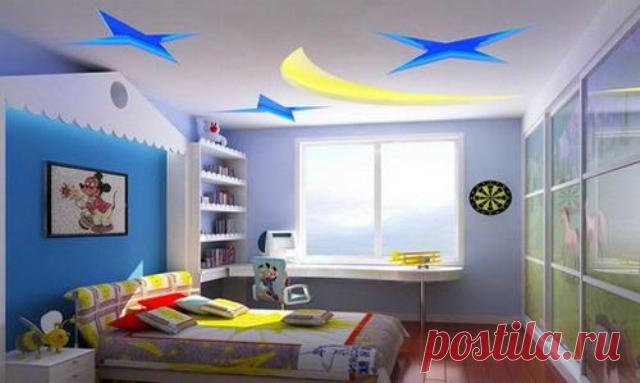 Дизайн и декор потолка в детской комнате При оформлении детской комнаты выбрать оптимальное решение достаточно сложно, ведь хочется, чтобы здесь все было идеально. Дизайн потолка в этом вопросе тоже играет немаловажную роль, поскольку от него зависит общее восприятие помещения.