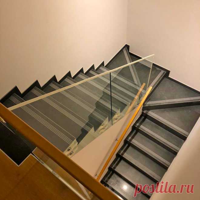 Ограждения лестницы самонесущие