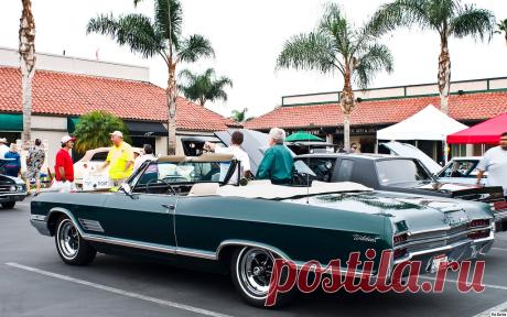 1966 Buick Wildcat convertible with top down - dark green metallic - rvl
