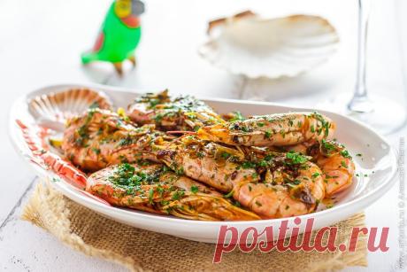Очень вкусные креветки со специями Чтобы приготовить вкусные креветки, нужно не так уж и много. Во-первых, сами креветки - желательно крупные и свеже-, а не вареномороженые, во-вторых, приправы и специи, которые лучшего всего подходят этим морским обитателям. Плюс щепотка кулинарной магии, о которой мы и поговорим в этом рецепте.