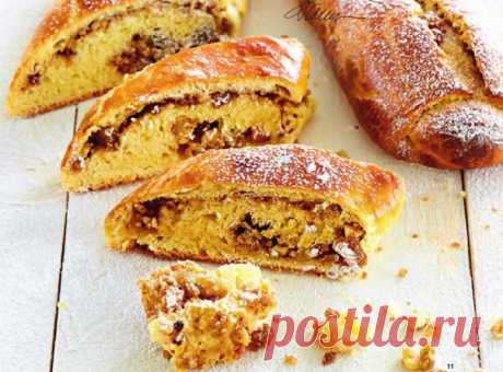 Пасхальный рулет с орехами.
