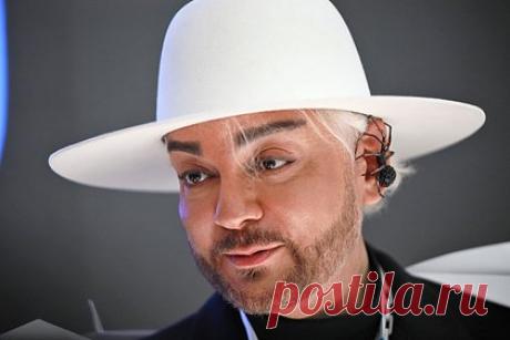 Киркоров впервые высказался о своей поездке в зону СВО. Певец Филипп Киркоров впервые высказался о своей поездке в зону СВО. Он опубликовал в соцсетях пост из зала разрушенного Дворца культуры «Шахтер» в Горловке. В подписи к снимку артист заявил, что в этом месте «музыка еще зазвучит силами наших героев». О визите Киркорова в зону СВО стало известно ранее 13 февраля.