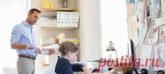 Школа сегодня все больше становится похожа на поле боя. Заложники родительской тревоги, пленники страха: на детей часто наваливается слишком тяжелый груз, и это может поставить под угрозу их взросление. #подростки #воспитание #родительство