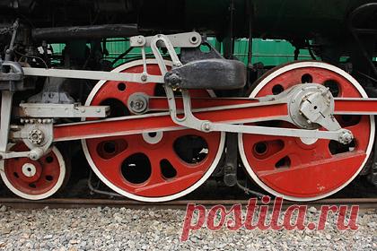 В России запустят ретро-туры на поездах с паровозной тягой. В России планируют запустить ретро-туры на поездах, где в качестве локомотива будут использованы паровозы. О таких планах заявил заместитель начальника «Горьковской железной дороги» (ГЖД) по взаимодействию с органами власти Владимир Тюленев. По его словам, в ближайшее время филиал РЖД займется реализацией туров.