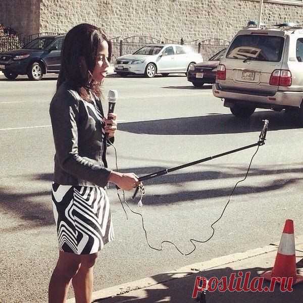 С палкой для селфи операторы не нужны / Занимательная реклама