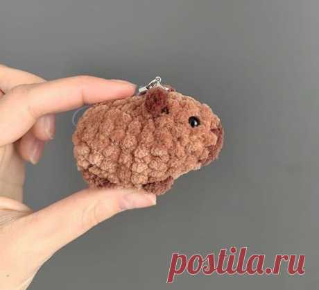 Брелок Капибара крючком. Амигуруми схемы и описания. Автор: Always Knit | IRINELY.ART