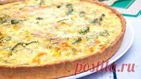 КИШ С ЛОСОСЕМ И БРОККОЛИ на кукурузной и цельнозерновой муке Приготовим вкуснейший открытый пирог из песочного теста - КИШ с лососем и брокколи.Традиционно для этих пирогов готовят песочное тесто на основе белой пшенич...