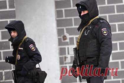 Сидевший возле догоравшего трупа россиянин назвался богом и был расстрелян. В Подмосковье полицейские разбираются в обстоятельствах происшествия в городе Долгопрудный, где мужчина несколько раз выстрелил из травматического пистолета в юношу, сидевшего с ножом возле горящего трупа и назвавшегося богом. Об этом в понедельник, 10 апреля, сообщает Telegram-канал SHOT.