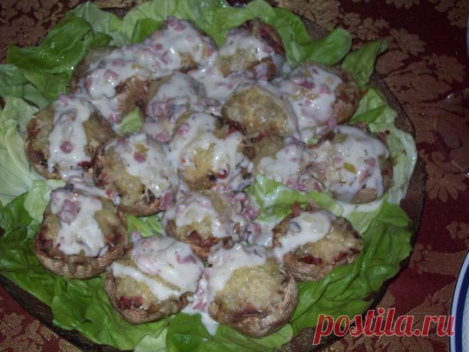 Фаршированные шампиньоны с соусом.. Koolinar.ru – более 120 000 рецептов с фотографиями.