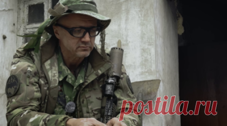 Герои СВО: Бабушка. Часть 2. Боец с позывным Бабушка берёг маму-блокадницу и говорил ей, что едет «тренировать охранников под Ростовом», а не воевать в Донбасс. Мудрая женщина всегда поддерживала его, рассказал он военкору RT Владу Андрице. А отец и дед были военнослужащими. 60-летний Бабушка преподавал на кафедре разведподготовки. Сейчас он военный инструктор в подразделении «БАРС-37» и боец мобильной огневой группы, которая противодействует вражеским дронам. За время работы в зоне СВО и…