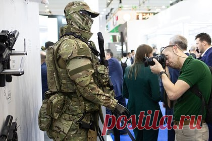 «Калашников» начал поставки нового «пикселя». Компания «Триада-ТКО» (входит в состав концерна «Калашников») начала поставки обновленного всесезонного комплекта полевого обмундирования (ВКПО 3.0) для военнослужащих в цифровой расцветке, сообщили в концерне. Комплект образца 2023 года отличается улучшенной эргономикой и новыми материалами.