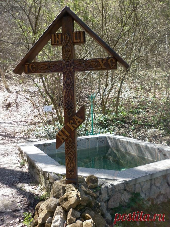 Мужская купель свято-Преображенского скита. Крым.