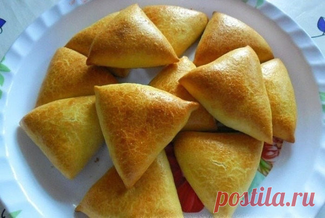 САМСА НА КЕФИРНОМ ТЕСТЕ С КУРИНЫМ МЯСОМ И КАРТОШКОЙ 

С таким тестом самса получается мягкой, а начинка сочной. Чаще всего её делают из слоёного теста. Но попробуйте приготовить такие пирожки из теста на кефире и поймёте, как это вкусно! Тесто получается мягкое, пышное и сдобное.

Для теста: 
2 яйца; 
1 стакан кефира (250 мл); 
1 чайная ложка соли; 
3 столовые ложки подсолнечного масла; 
щепотка соды; 
щепотка лимонной кислоты; 
3,5—4 стакана муки; 
яйцо для смазывания вер...