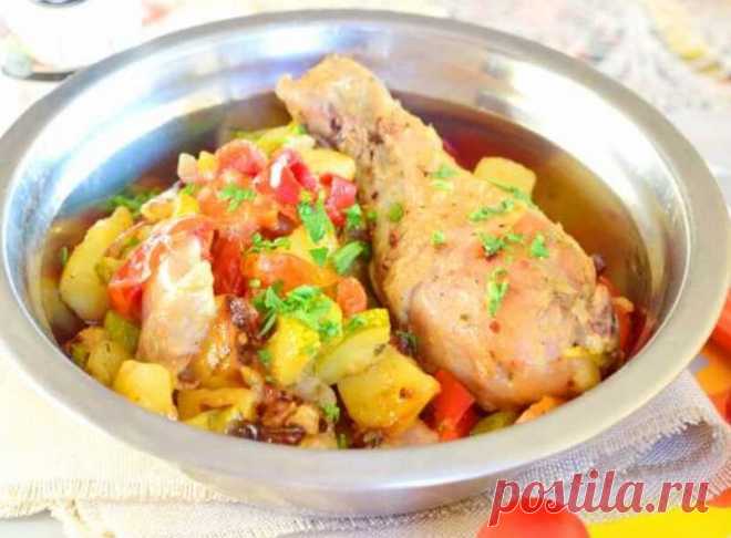 Овощное Рагу С Курицей Овощное рагу с курицей. Сочетание нежного куриного мяса с сочными овощами понравится вам, да и готовить его совершенно несложно.