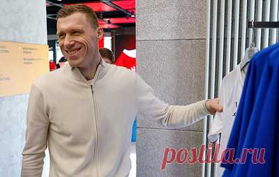 Погребняк рассказал, что его тепло встретили в Англии на матчах "Фулхэма". Футболист выступал за команду в 2012 году