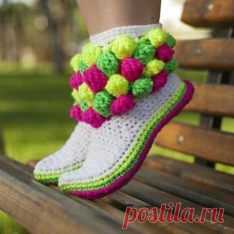 Яркие домашние тапочки