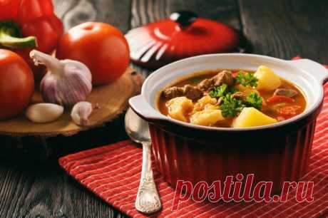 Простые рецепты мяса в горшочке от Шефмаркет Многие хозяйки любят готовить мясо в горшочках, рецепт блюда довольно простой и сытный.