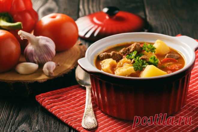 Простые рецепты мяса в горшочке от Шефмаркет Многие хозяйки любят готовить мясо в горшочках, рецепт блюда довольно простой и сытный.
