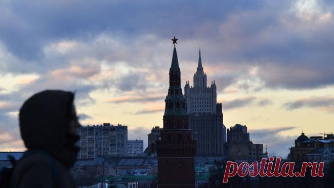 В Москве нашли древние артефакты с изображением двуглавого орла. В центре Москвы археологи нашли фрагменты древних изразцов с изображением двуглавого орла. Об этом в своем Telegram-канале сообщил мэр столицы Сергей Собянин. По его словам, фрагменты таких артефактов обнаружили археологи, которые ...