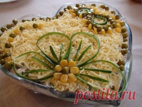 Салатик с курицей грибами и сыром

Ингредиенты:
-Отварная курица -1 грудка
-Шампиньоны консервированные - 1 банка
Expand text…