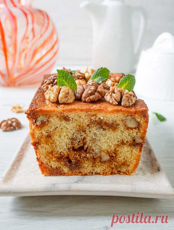 Карамельный кекс с грецкими орехами на Вкусном Блоге Это один из вкуснейших кексов среди тех, что я когда-либо готовила и пробовала. Он чуть более замороченный, чем большинство кексов в блоге, но это однозначно стоит результата. Обязательно попробуйте его приготовить – думаю, он покорит многие сердца и желудки 🙂 Готовим карамель. В сотейник насыпаем сахар и ставим на средний…