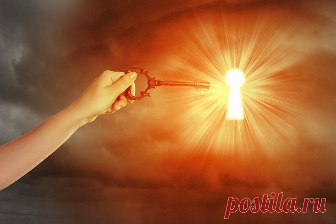 Скучно жить закрытым - притча — Учитель, скажи, а почему мне так скучно жить? Каждый день у меня происходит одно и то же!  — Ты ключ повернул не в ту сторону.  — Какой ключ?  — Волшебный ключ… от жизни.  — У меня нет никакого ключа! О чём ты говоришь?  — У всех живущих на Земле есть ключ от их жизни…  Ключ этот вручается при рождении.