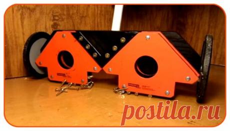 Магнитная метла на колесах своими руками Доброго времени суток, уважаемые читатели и самоделкины!Эта статья будет интересна всем, у кого есть гараж или мастерская. Ведь именно в этих местах постоянно теряются мелкие металлические детали или опилки, обрезки. В ней автор канала "The Small Workshop" покажет как сделать магнитную