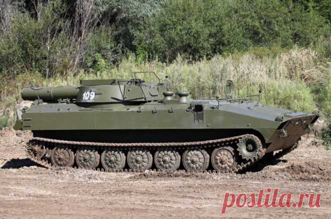 Дрон зафиксировал работу установки «Змей Горыныч» в зоне СВО. УР-77 была создана в СССР как инженерная установка для создания коридоров в минных полях.