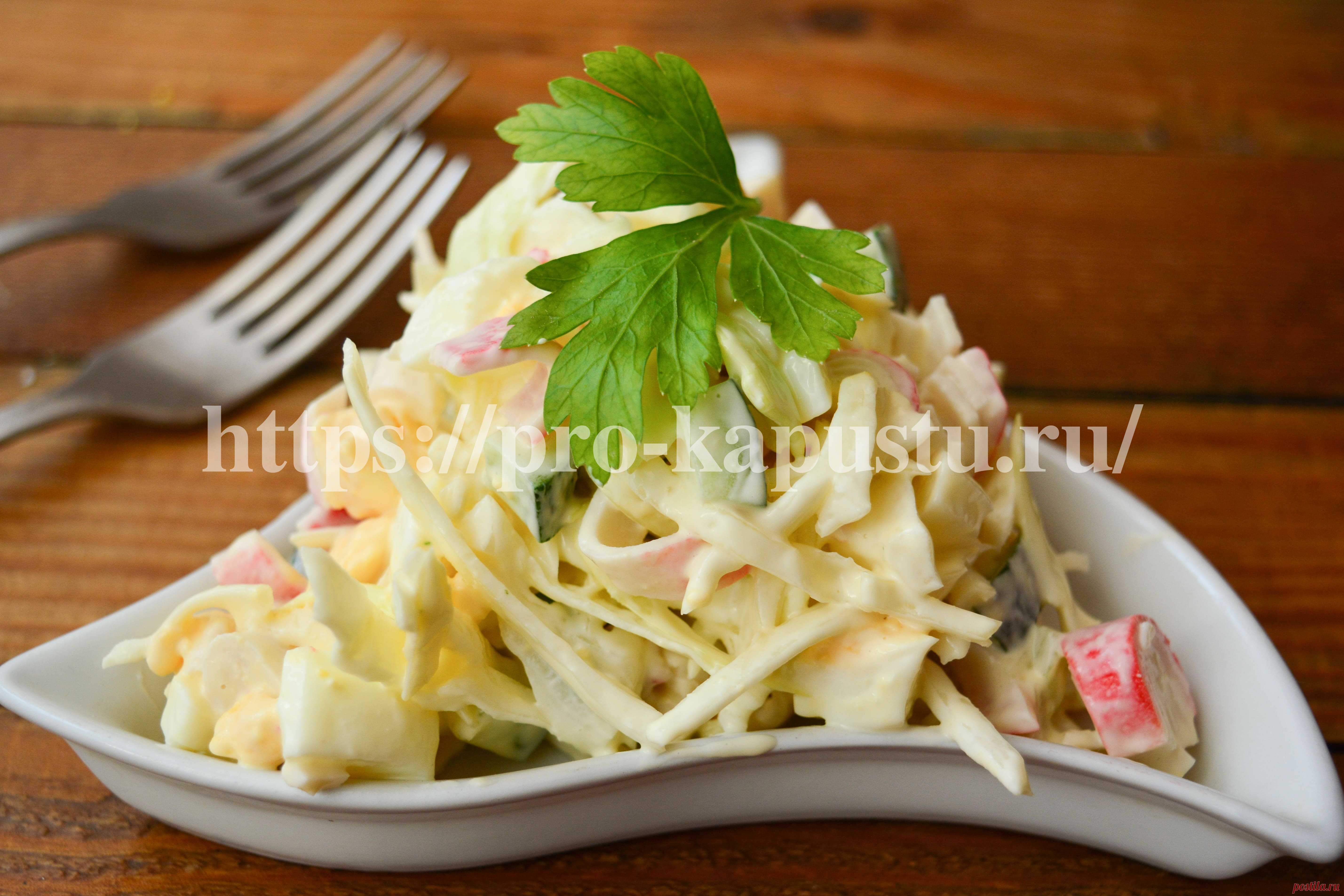 Салат с капустой и крабовыми палочками на скорую руку с огурцом