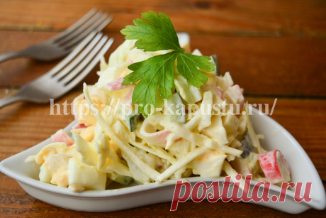 Салат с капустой и крабовыми палочками на скорую руку с огурцом