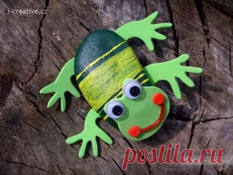 ПОДЕЛКИ ИЗ КАМНЕЙ Поделки из камней
Небольшая коллекция интересных поделок из камней. раскрашивать их нужно акриловыми красками.
Лапки этих жучков и краба можно выполнить из картона.

Цветное дополнение к интерьеру. Ро…