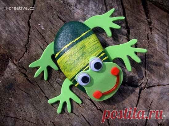 ПОДЕЛКИ ИЗ КАМНЕЙ Поделки из камней
Небольшая коллекция интересных поделок из камней. раскрашивать их нужно акриловыми красками.
Лапки этих жучков и краба можно выполнить из картона.

Цветное дополнение к интерьеру. Ро…