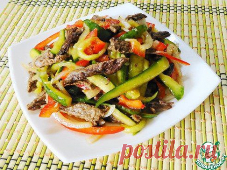Огурцы с говядиной по-китайски
  https://www.povarenok.ru/recipes/show/89982/
  —-------------------------------------------------------
  В меру острая, сытная, мясо-овощная закуска. Прекрасно подойдет в качестве перекуса на пикнике, пока готовится основное блюдо - шашлык или курица. К тому же замечательно разжигает аппетит и является универсальным дополнением к горячительным напиткам. Можно приготовить заранее и взять с собой в контейнере.
На большую компанию!
•••подробнее