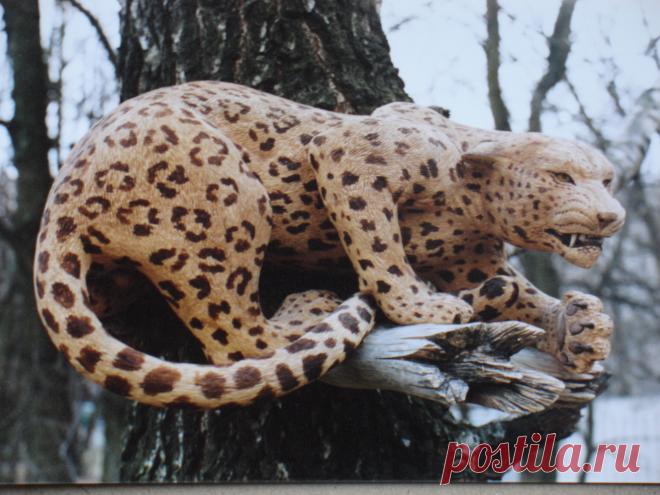 Деревянная настенная скульптура Угроза леопарда выполнена полой для уменьшения веса и предохранения массива от растрескивания. Наибольший размер 62 см. Находится в коллекции автора. Выставлена на продажу. Цена 200000 руб.