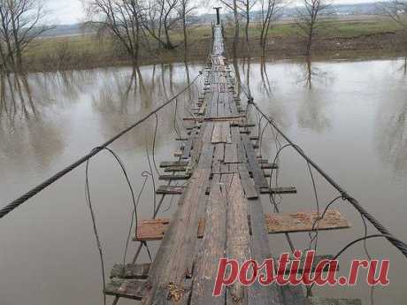 Мост в деревне Бочкарёвка / Facebook