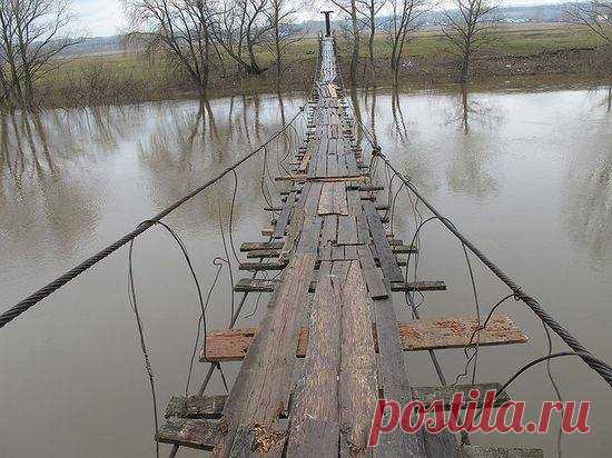 Мост в деревне Бочкарёвка / Facebook