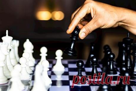 Восьмилетний шахматист обыграл гроссмейстера и установил мировой рекорд. Восьмилетний шахматист Ашват Кошик обыграл гроссмейстера и установил новый мировой рекорд. Мальчик индийского происхождения из Сингапура принял участие в турнире Burgdorfer Stadthaus Open в Швейцарии и стал самым юным игроком, обыгравшим гроссмейстера в классические шахматы.