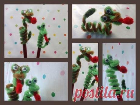 VIVORA O SERPIENTE HECHA CON LIMPIA PIPAS .-