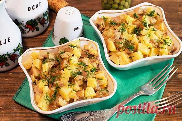 КАРТОФЕЛЬНЫЙ САЛАТ. Фото-рецепт Юлии Алексеевой. Теплый картофельный салат с соленьями, заправленный ароматным нерафинированным подсолнечным маслом - классика постного стола. Это сытное и простое блюдо которое можно приготовить и на завтрак и на обед и для раннего ужина. 

Ингредиенты: 
— 400 г запеченного (или отваренного) картофеля 
— 200 г любых соленых грибов 
Показать полностью…