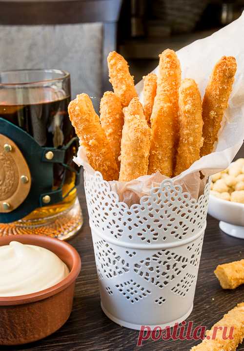 Сырный хворост к пиву на Вкусном Блоге До пятницы пока далеко, но я вам уже принесла отличный вариант закуски к пиву 😉 Ну да и ладно – можно заранее все спланировать и подготовиться 🙂 Этот хворост – просто бомба. В горячем виде он хорош сам по себе, в холодном, как по мне, все же требует какого-нибудь макательного…