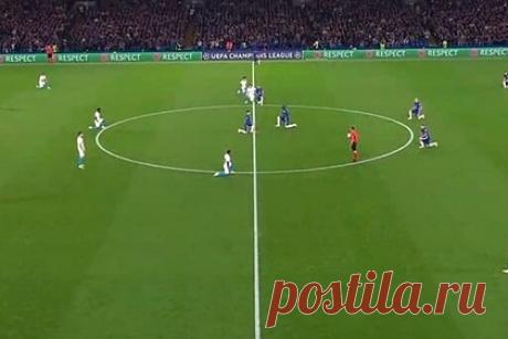 Российские игроки «Зенита» отказались преклонить колено перед матчем ЛЧ. Российские футболисты петербургского «Зенита» отказались преклонить колено перед матчем первого тура Лиги чемпионов против лондонского «Челси». В акции против расизма поучаствовали легионеры Дуглас Сантос, Вендел, Вильмар Барриос, Малком, Клаудиньо и Сердар Азмун кроме украинца Ярослава Ракицкого.