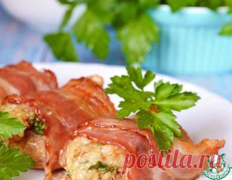 Шампиньоны с орехово-сырной начинкой в беконе – кулинарный рецепт