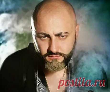 Экстрасенс Андрей Сатаненко — сильный чернокнижник который погиб Участники «Битвы экстрасенсов» без труда предсказывали судьбы другим людям, но не смогли уберечь самих себя от опасности. Мы вспомнили о героях проекта, которых уже нет в живых